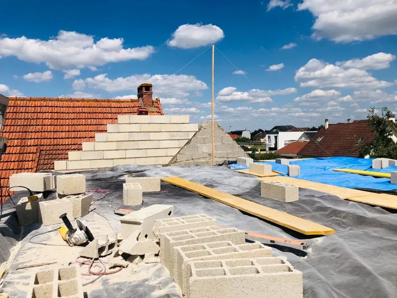 Chantier de maçonnerie mené près d'Évry-Courcouronnes dans l'Essonne