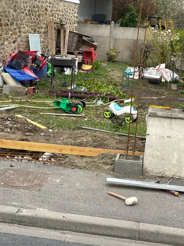 Mur de jardin maçonné dans une commune voisine de Villabé